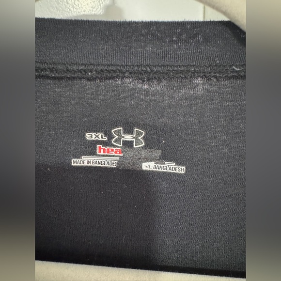 ⭐️SOLD⭐️ Men’s Under Armour T-Shirt - Picture 5 of 5